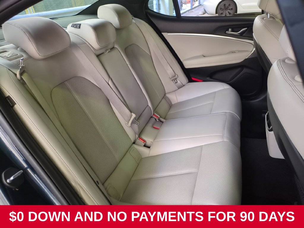 Used 2025 Genesis G70 2.5T RWD image 28