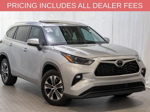 Certified 2024 Toyota Highlander XLE AWD/4WD image 1