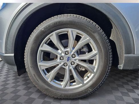 Used 2021 Ford Explorer XLT w/ Equipment Group 202A image 8