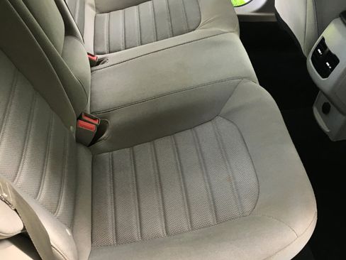 Used 2019 Ford Fusion SE image 18