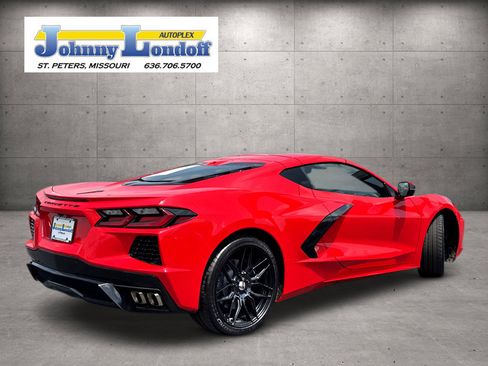 Used 2024 Chevrolet Corvette Stingray Coupe w/ 1LT RWD image 2
