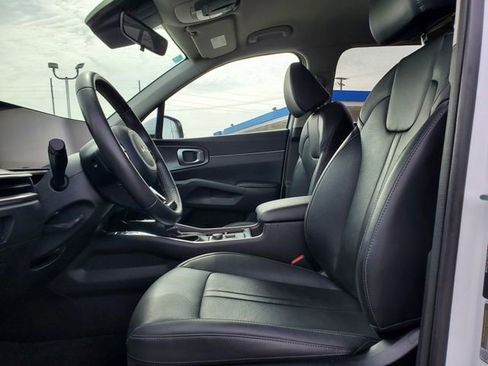 Used 2024 Kia Sorento S image 5