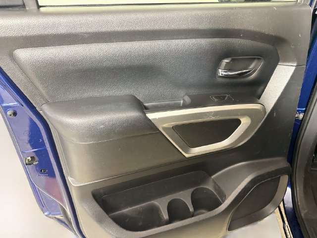 Used 2022 Nissan Titan SV RWD image 25