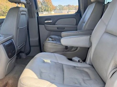 Used 2013 Chevrolet Suburban LTZ image 24