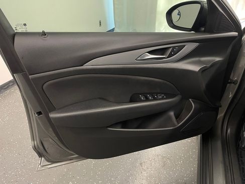 Used 2019 Buick Regal Preferred w/ Driver Confidence Package I image 9