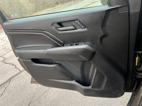 Used 2024 Chevrolet Colorado W/T image 10