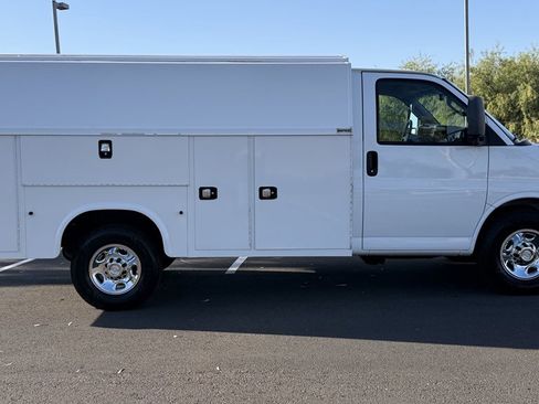 Used 2018 Chevrolet Express 3500 w/ Power Convenience Package RWD image 8