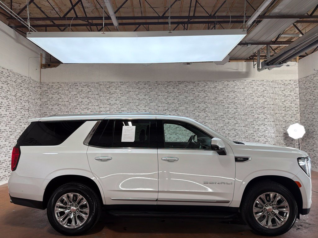 Used 2024 GMC Yukon Denali w/ Advanced Technology Package AWD/4WD image 8
