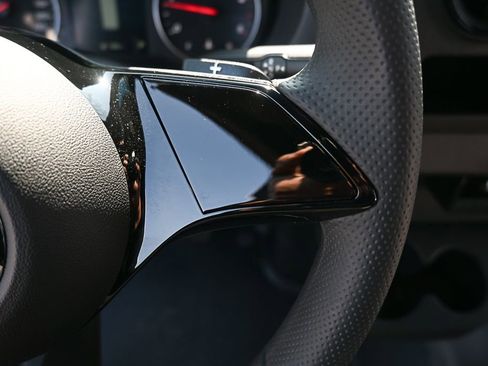 Used 2025 Mercedes-Benz Sprinter 2500 image 11