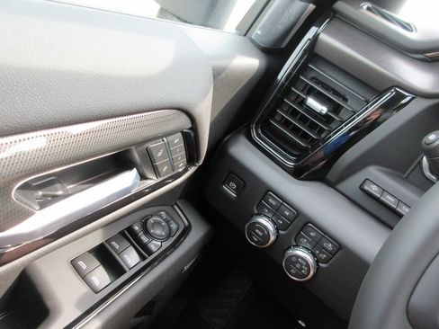 New 2026 GMC Sierra 2500 AT4 w/ AT4 Premium Plus Package AWD/4WD image 17