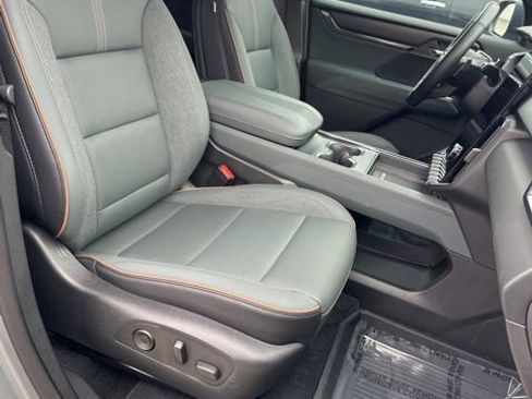 Used 2025 GMC Acadia AT4 w/ Super Cruise Package image 38