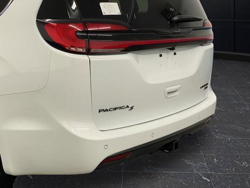 New 2026 Chrysler Pacifica Limited w/ S Appearance Package AWD/4WD image 39
