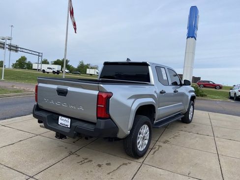 Used 2025 Toyota Tacoma SR image 11
