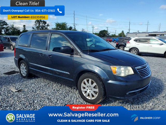 Used 2014 Chrysler Town & Country Touring FWD image 5