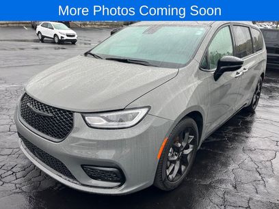 Used 2025 Chrysler Pacifica Limited