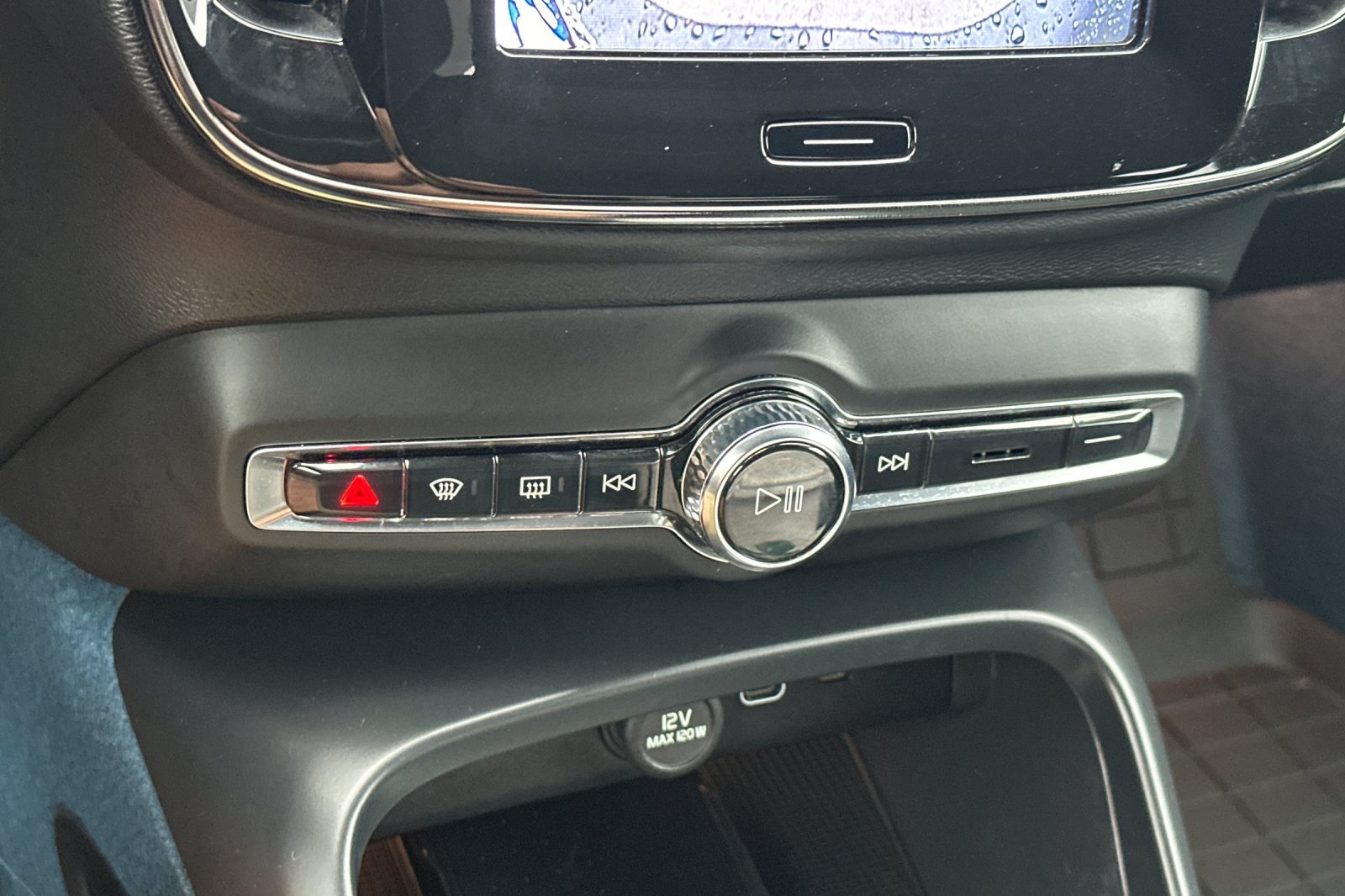 Certified 2023 Volvo XC40 Recharge Ultimate w/ Protection Package Premier AWD/4WD image 26