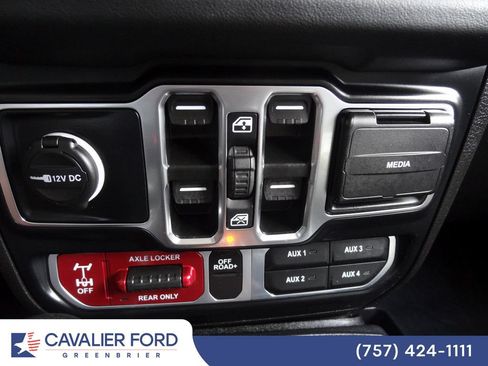 Used 2024 Jeep Gladiator Mojave w/ Technology Group AWD/4WD image 35