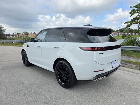 New 2026 Land Rover Range Rover Sport Dynamic SE AWD/4WD image 2