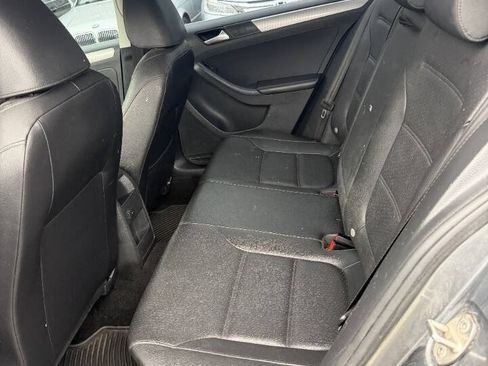 Used 2018 Volkswagen Jetta SE FWD image 14