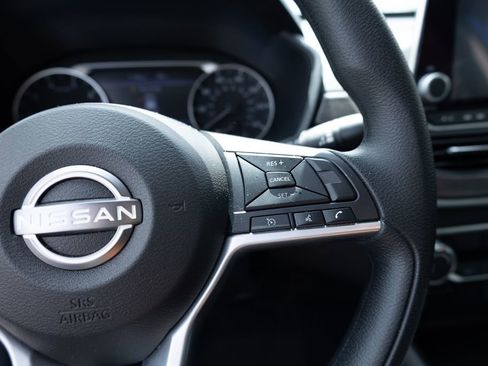 Used 2025 Nissan Altima 2.5 SV FWD image 14
