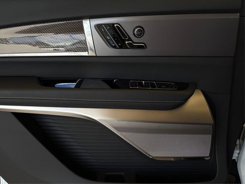 New 2026 Cadillac Vistiq Luxury image 21