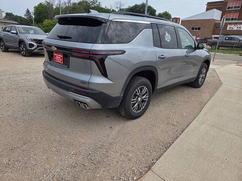 Used 2026 Chevrolet Traverse LT w/ Driver Confidence Package AWD/4WD image 3