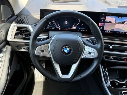 Used 2024 BMW X7 xDrive40i AWD/4WD image 17