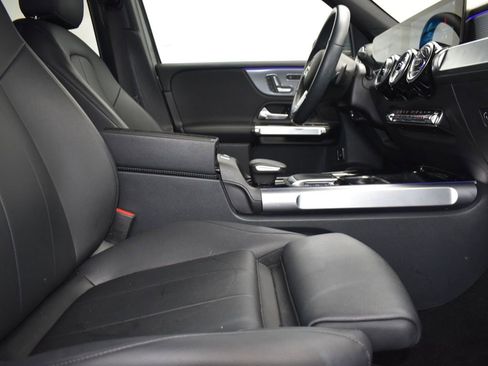 Used 2022 Mercedes-Benz GLB 250 GLB 250 image 24