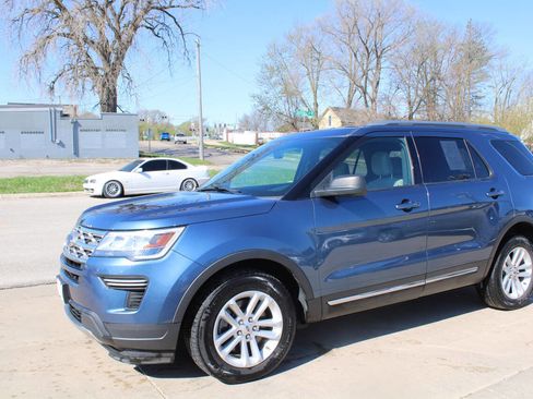 Used 2018 Ford Explorer XLT AWD/4WD image 4