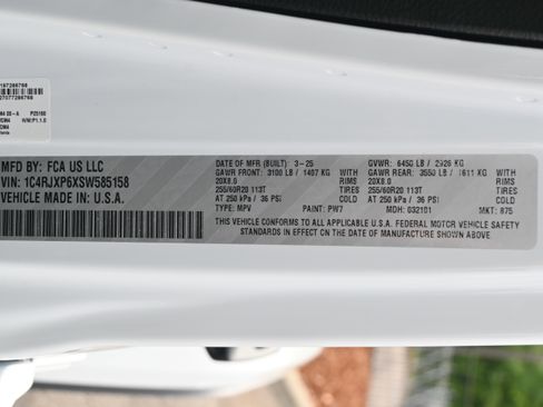 Used 2025 Jeep Wrangler Unlimited Sahara w/ Safety Group AWD/4WD image 17