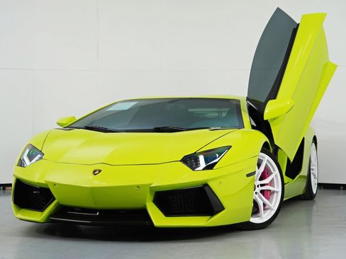 Used 2015 Lamborghini Aventador LP 700-4 image 3