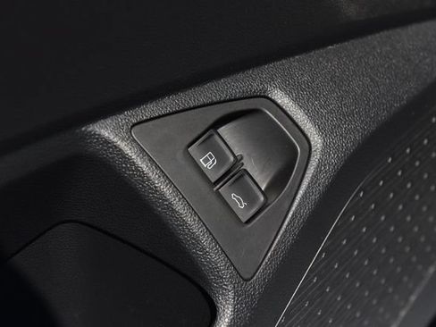Certified 2023 Volkswagen Jetta SE w/ Panoramic Sunroof Package FWD image 9