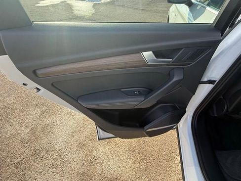 Used 2025 Audi Q5 e Premium Plus w/ Premium Plus Package image 11