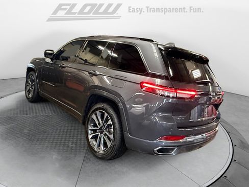 Used 2022 Jeep Grand Cherokee Overland w/ Luxury Tech Group IV AWD/4WD image 6