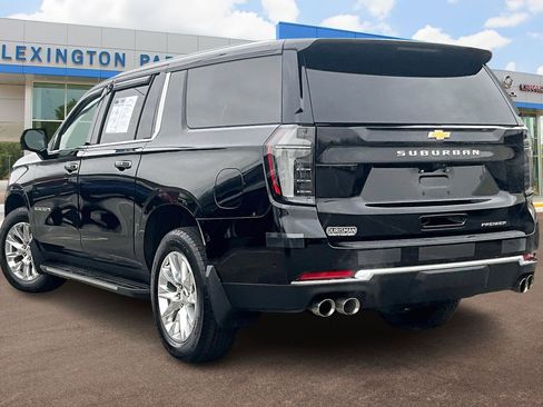 Used 2025 Chevrolet Suburban Premier image 2
