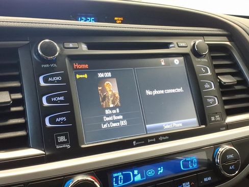 Used 2018 Toyota Highlander Limited V6 w/ 3rd Row AWD/4WD image 16