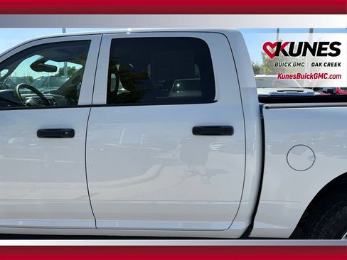 Used 2022 RAM 1500 Classic SLT AWD/4WD image 33