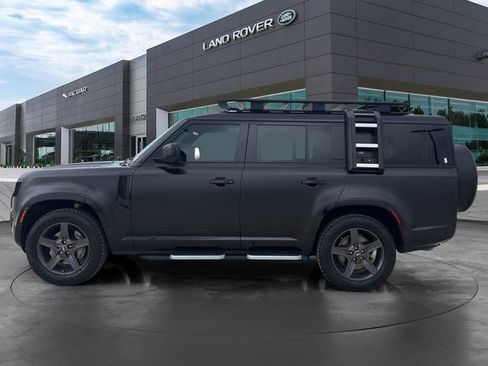 Used 2023 Land Rover Defender 130 X-Dynamic SE image 2