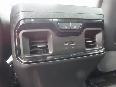 Used 2025 GMC Sierra 2500 AT4X image 11