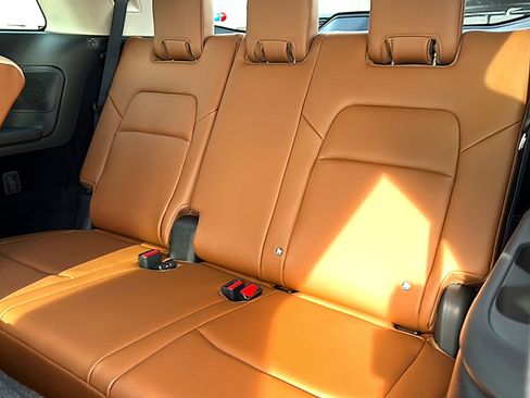 New 2026 Nissan Pathfinder Platinum image 17