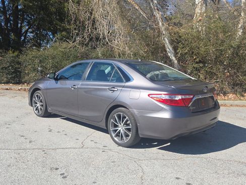 Used 2017 Toyota Camry XSE image 3
