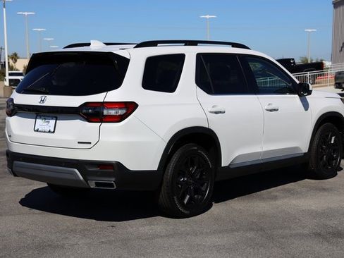 New 2025 Honda Pilot Touring image 8