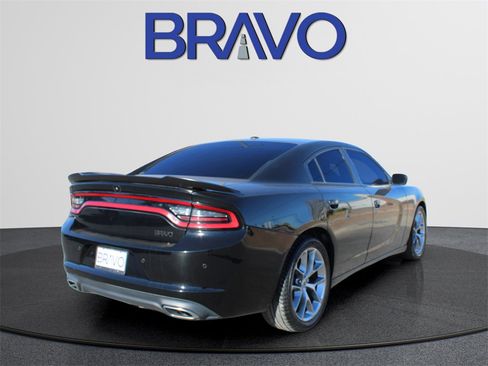 Used 2020 Dodge Charger SXT image 4