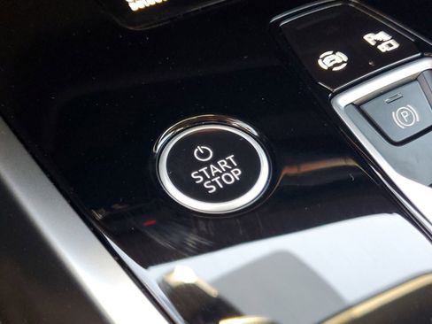 Used 2023 Audi Q4 e-tron Premium w/ 20" Wheel Package image 32