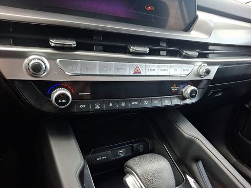 Used 2023 Kia Telluride LX AWD/4WD image 15