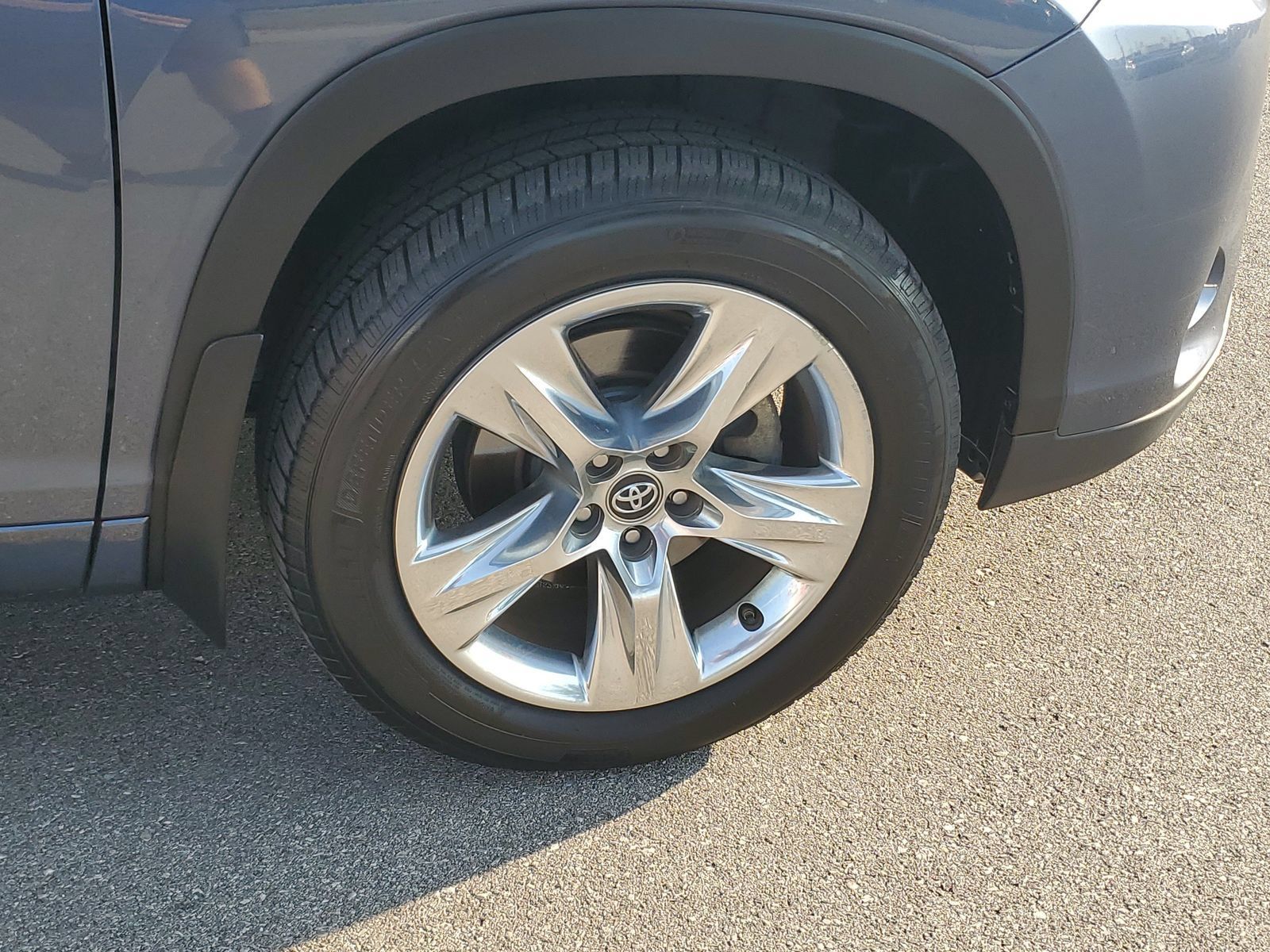 Used 2018 Toyota Highlander Limited AWD/4WD image 6
