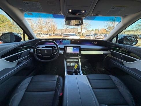 Used 2024 Lincoln Nautilus Reserve image 11