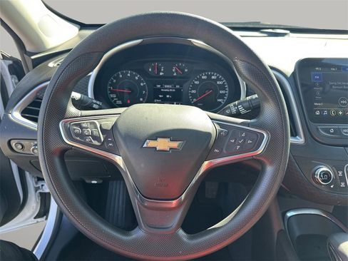 Used 2024 Chevrolet Malibu LT image 15