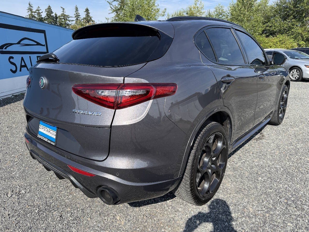 Used 2022 Alfa Romeo Stelvio Veloce AWD/4WD image 3