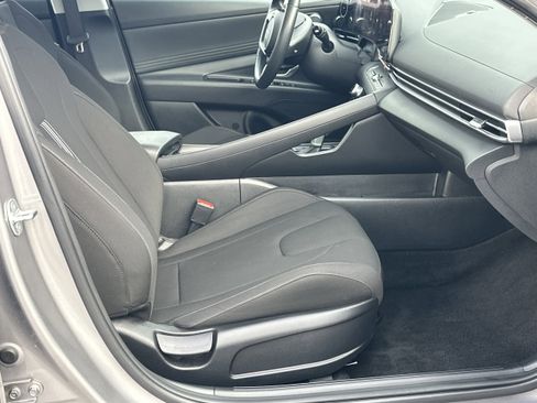 Used 2025 Hyundai Elantra SEL image 13